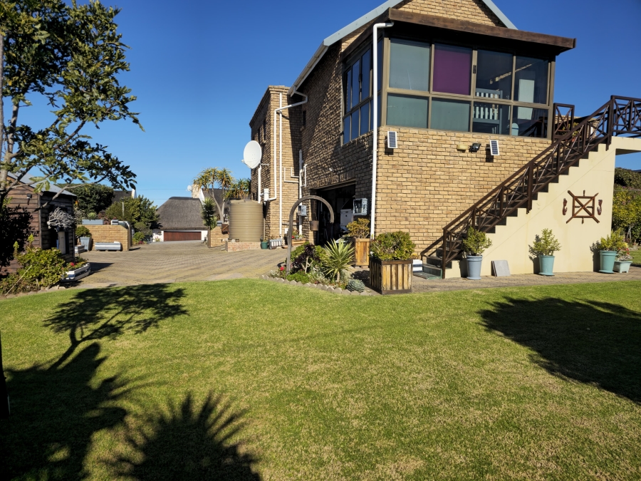 5 Bedroom Property for Sale in Stilbaai Wes Western Cape